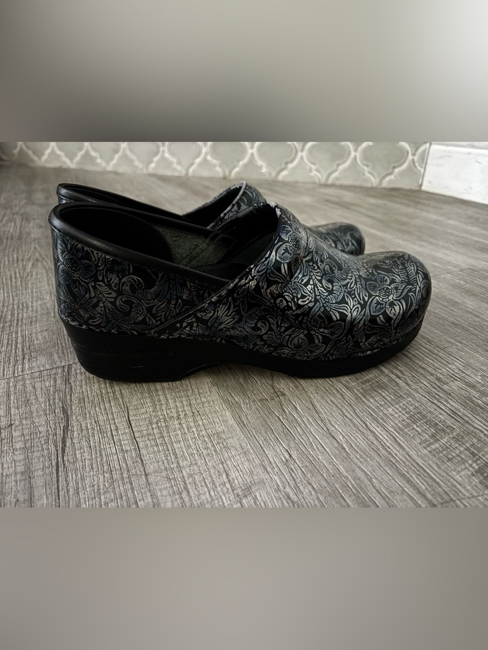 EUC Dansko women’s 40/9 Black floral Patterned Slip-On Women's Clog